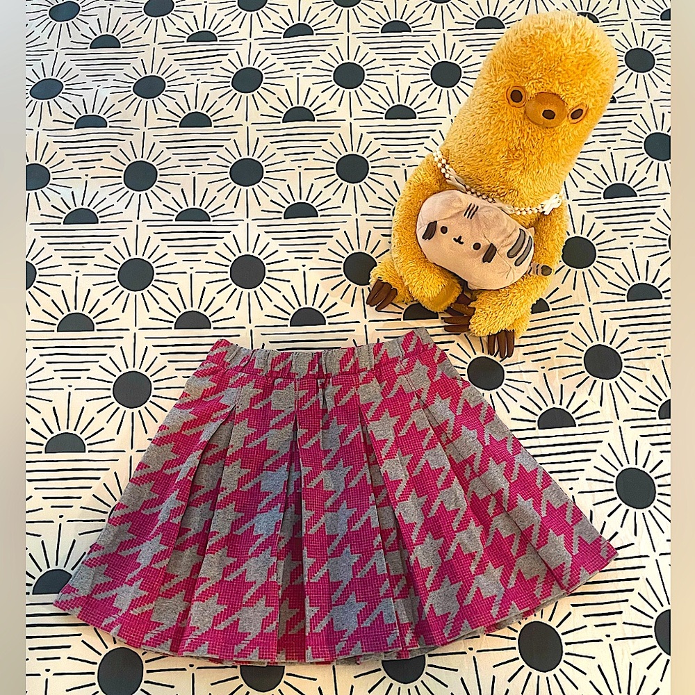 Sweet Girl’s Berry Pink and Gray Enlarged Houndstooth Pleated Mini Skirt (Sz.6)